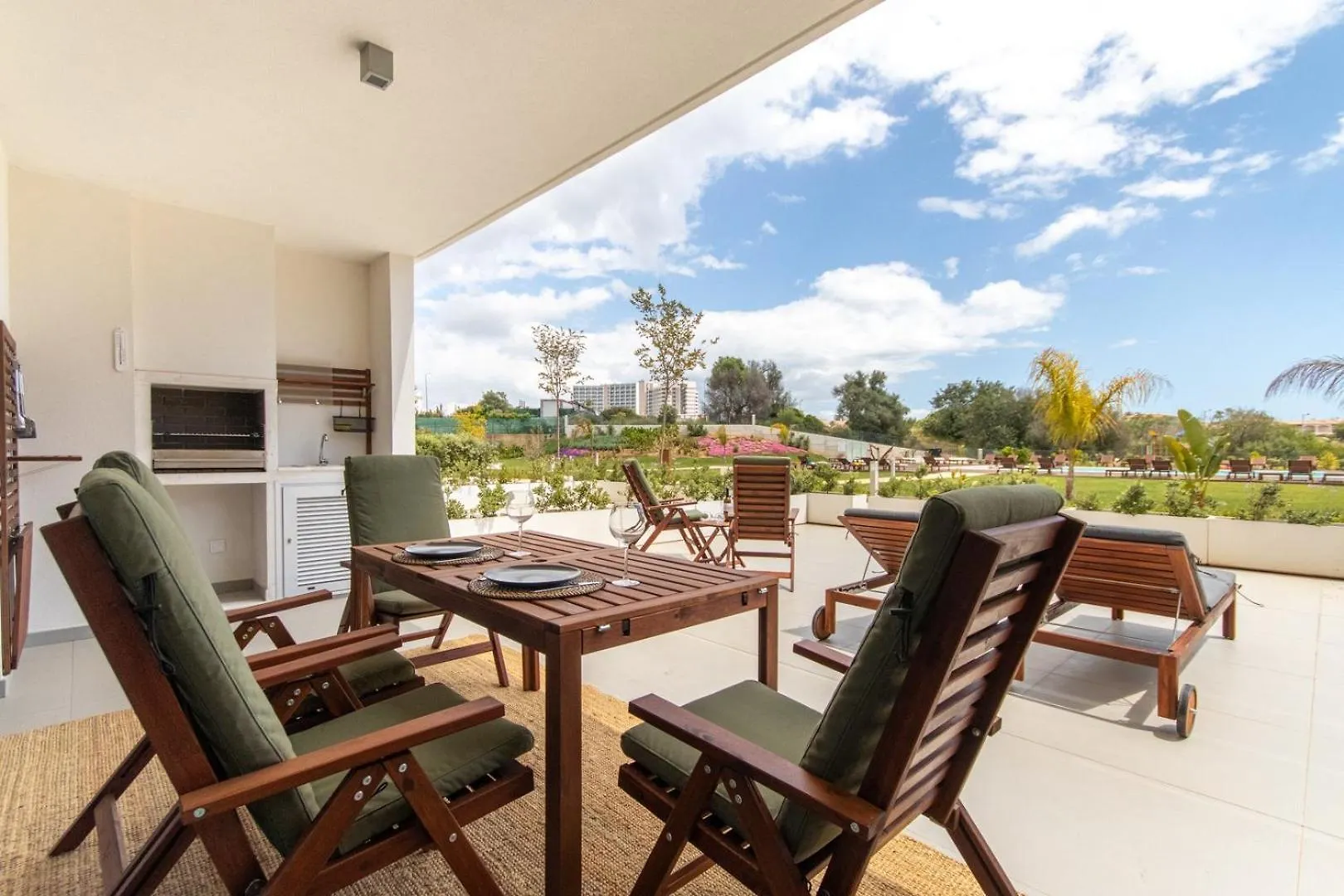The Albufeira Concierge - Amazing Pool & Sunshine Apartment
