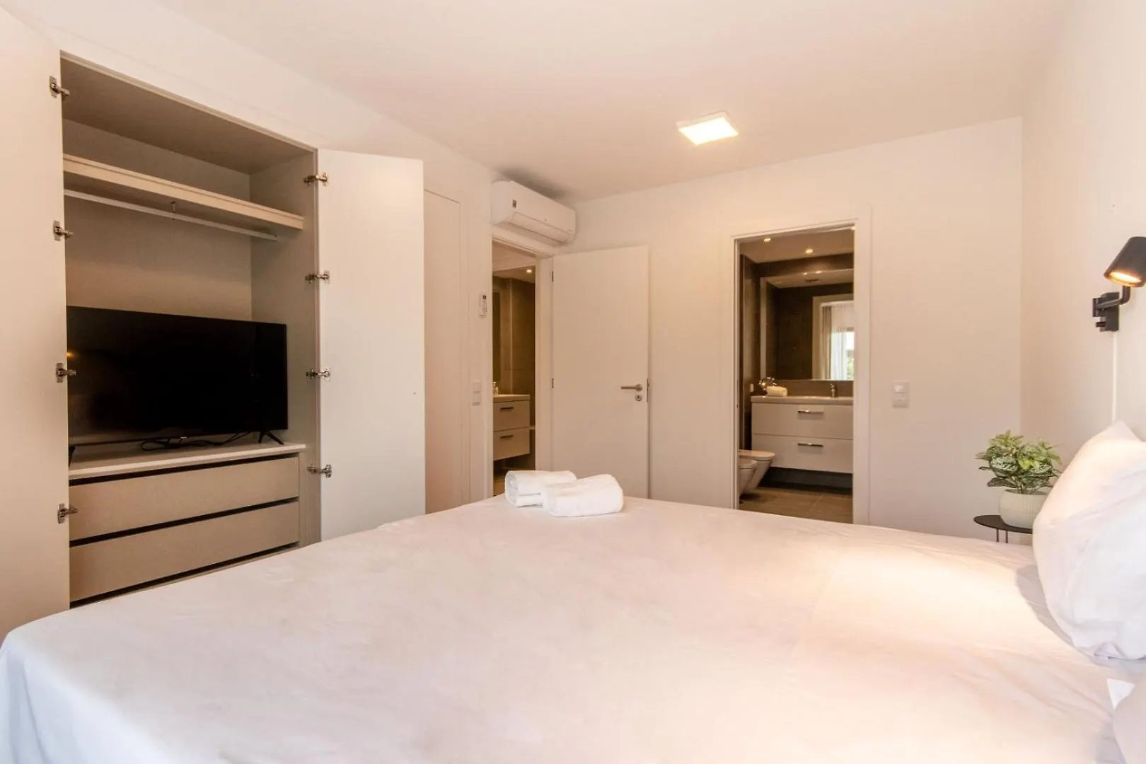 The Albufeira Concierge - Amazing Pool & Sunshine Apartment Portugal